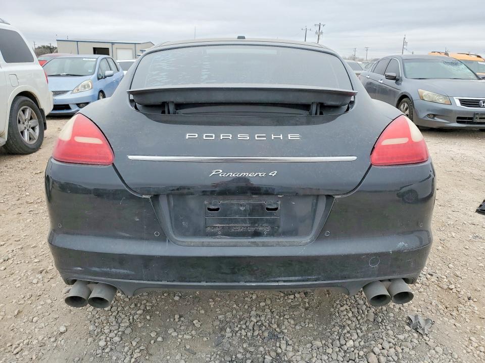 2011 Porsche Panamera 2