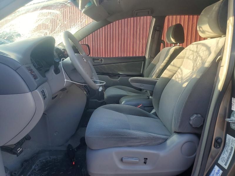 2004 Toyota Sienna ce