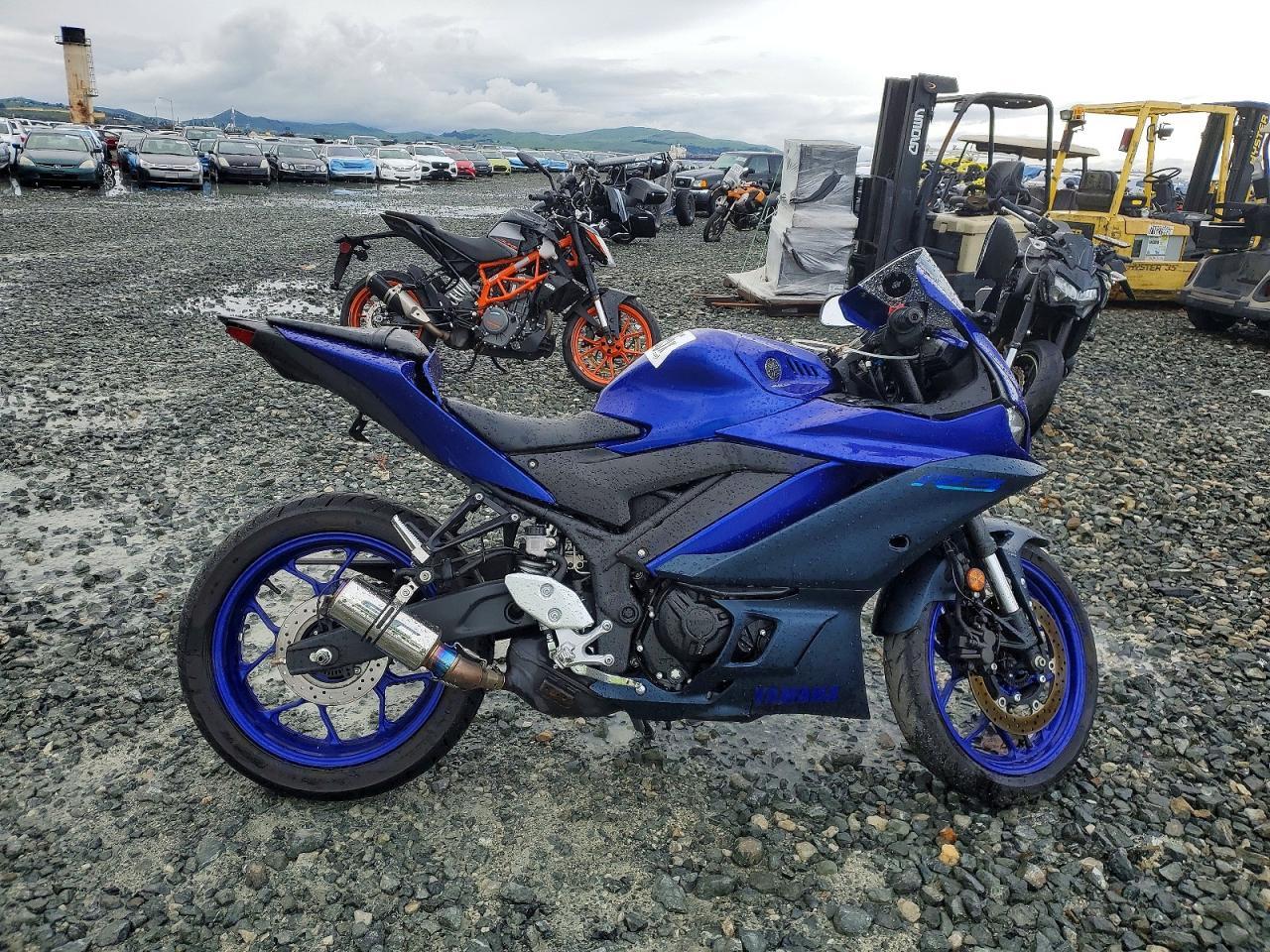 2023 Yamaha Yzfr3 a