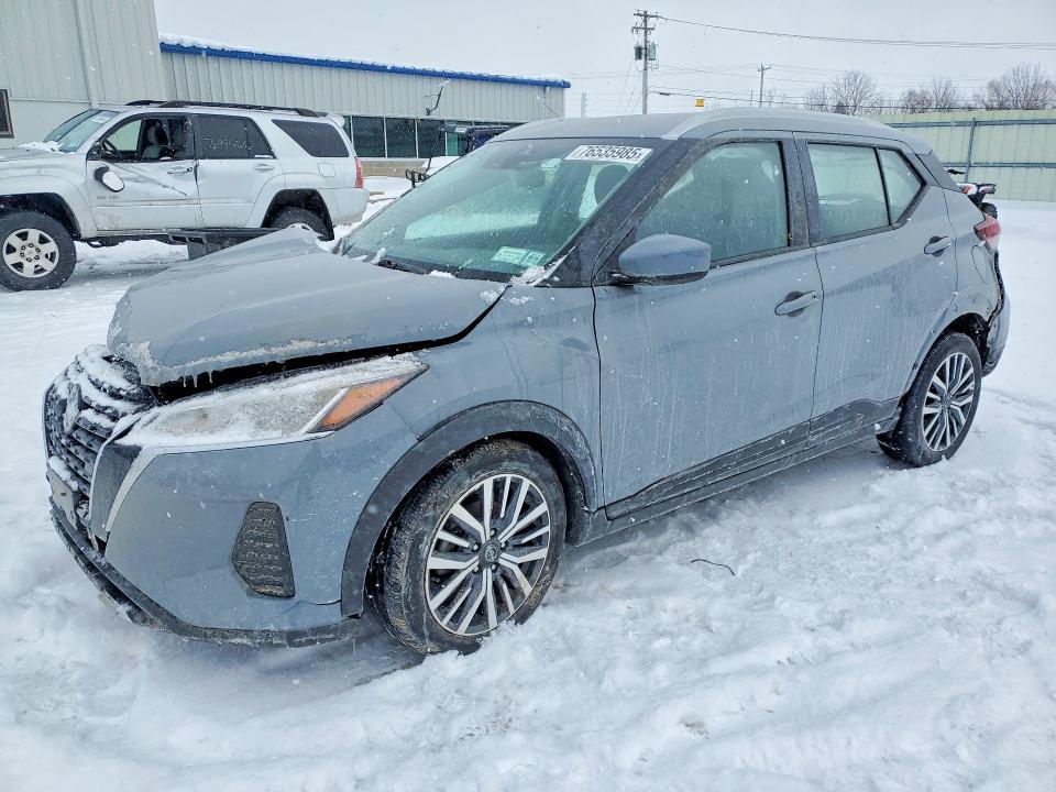 2022 Nissan Kicks sv