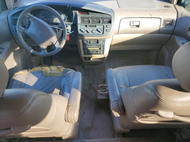 2000 Toyota Sienna xle