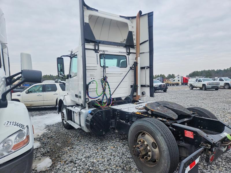 2017 Volvo VNL Semi Truck
