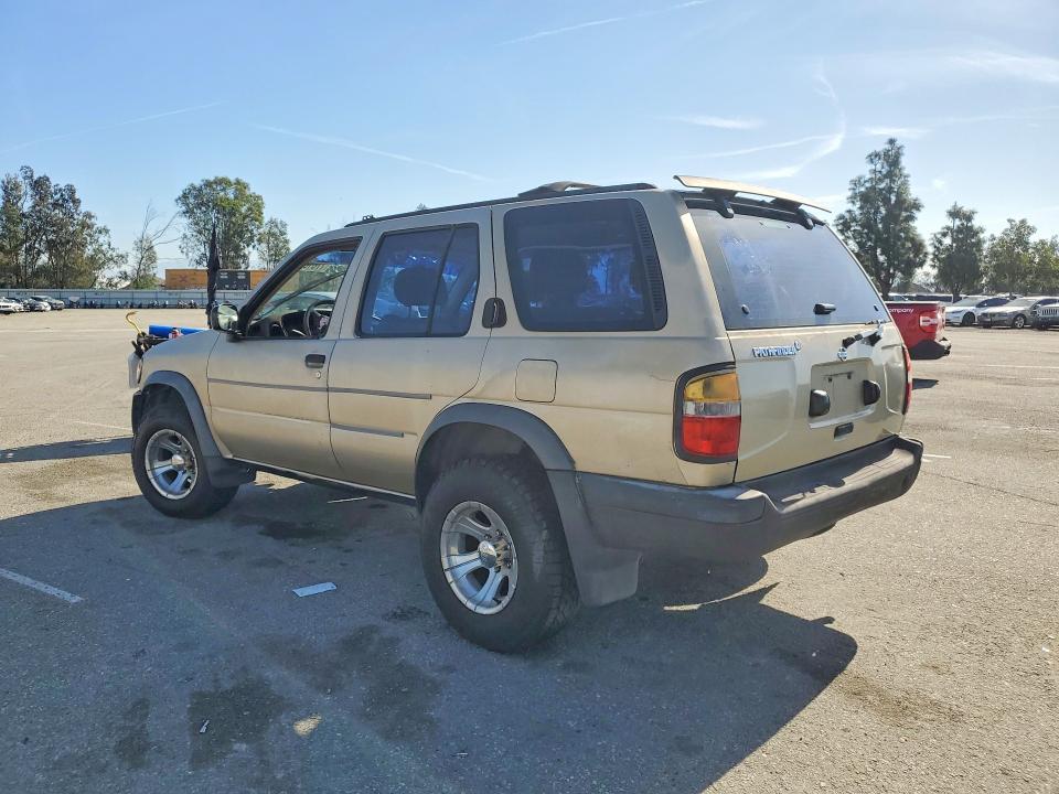 1997 Nissan Pathfinder xe