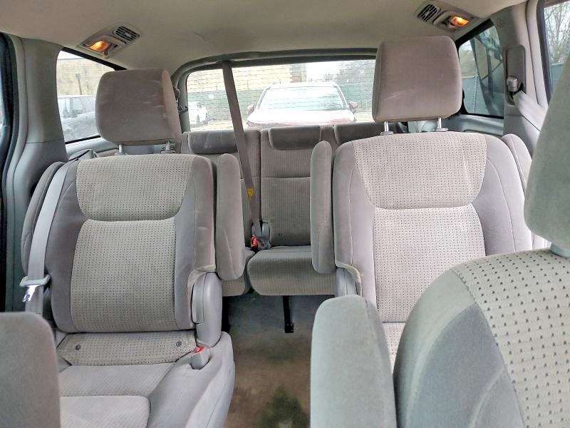 2010 Toyota Sienna le 7-passenger