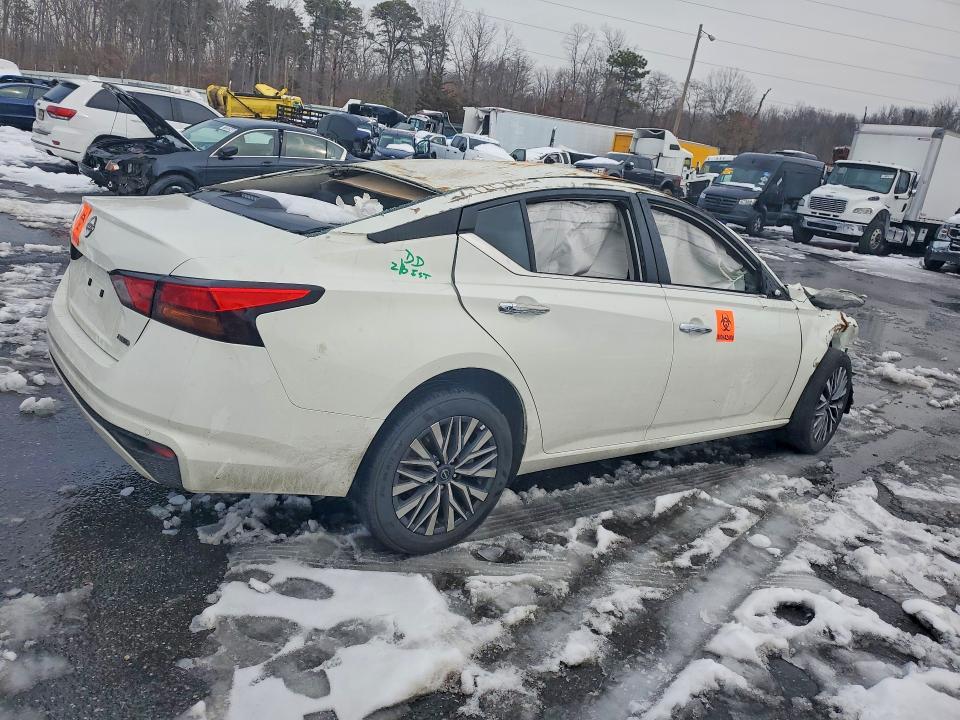 2025 Nissan Altima sv