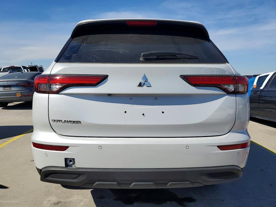 2024 Mitsubishi Outlander es