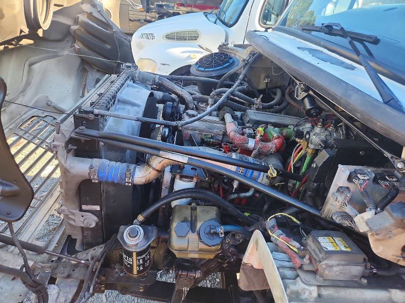 2010 Freigliner 2010 Freightliner Business Class M2 Semi Truck