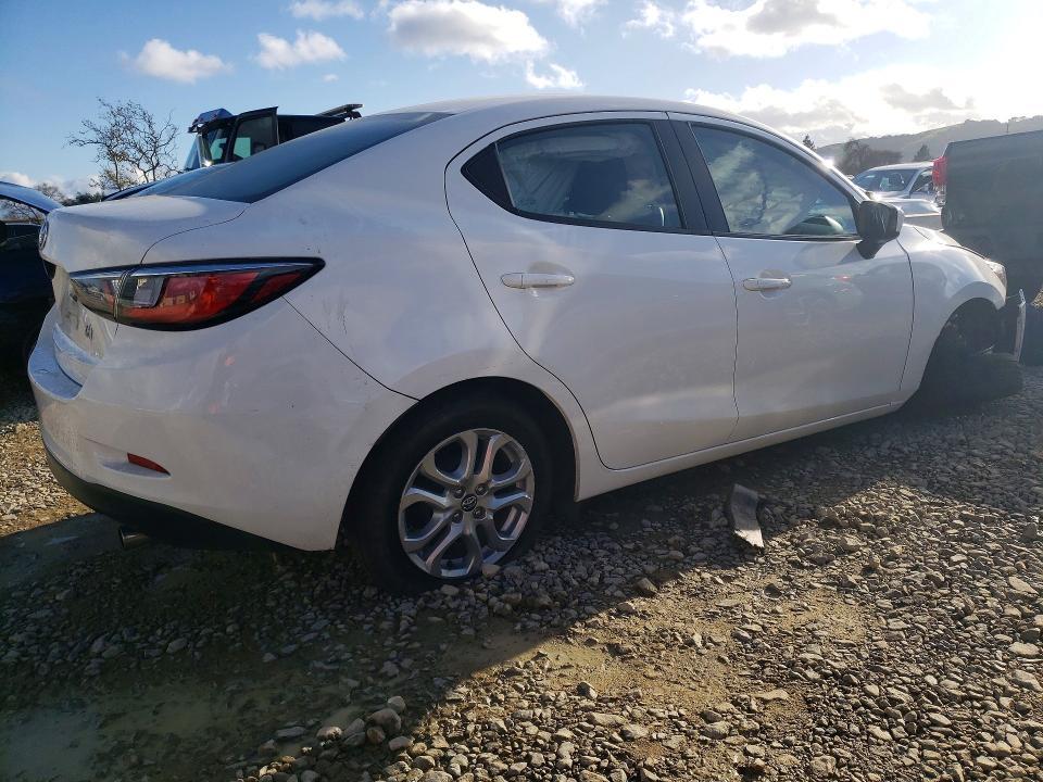 2017 Toyota Yaris ia