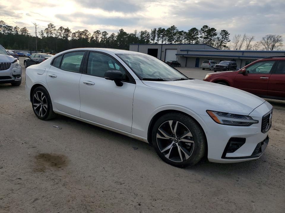2025 Volvo S60 Plus