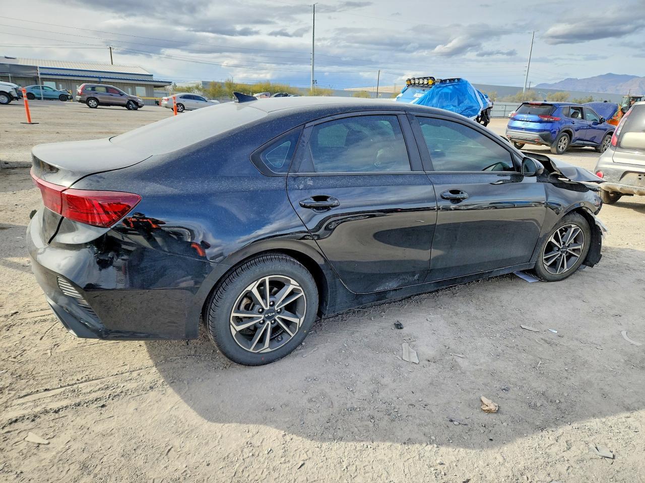 2023 KIA Forte lx