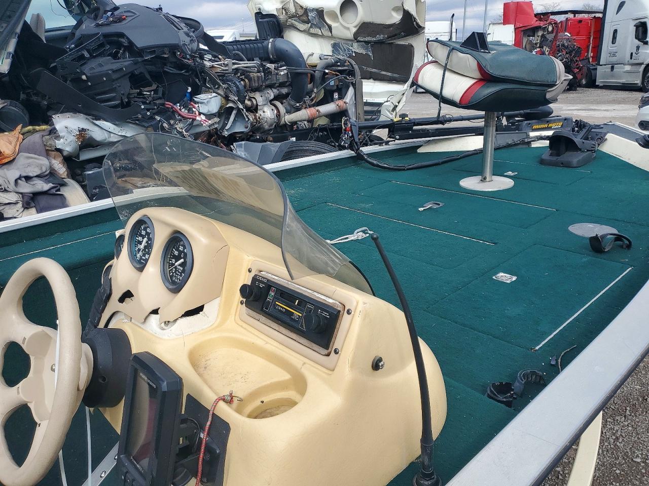 1999 Lowe Boat