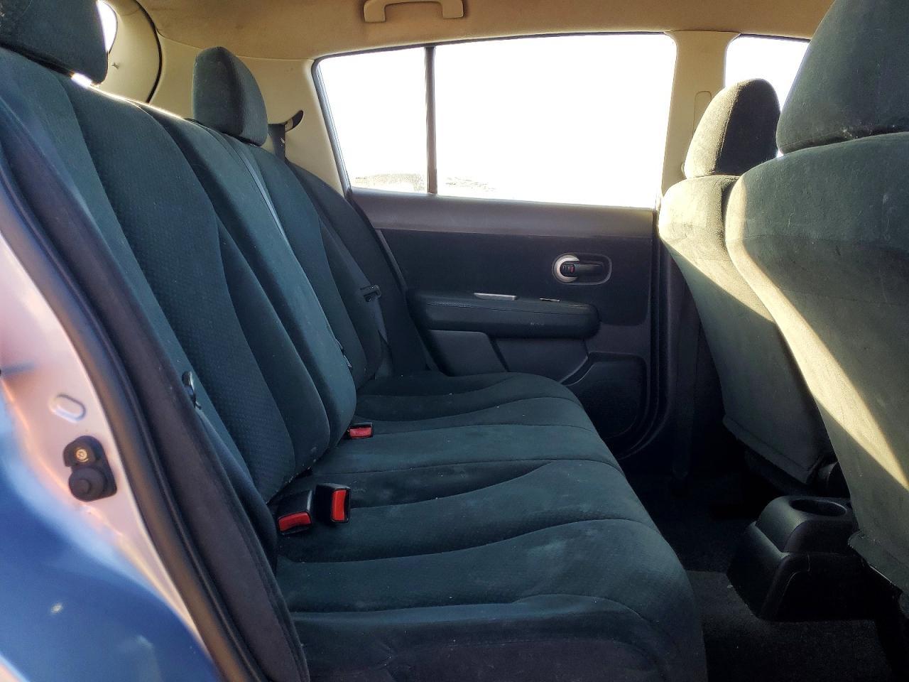 2011 Nissan Versa s