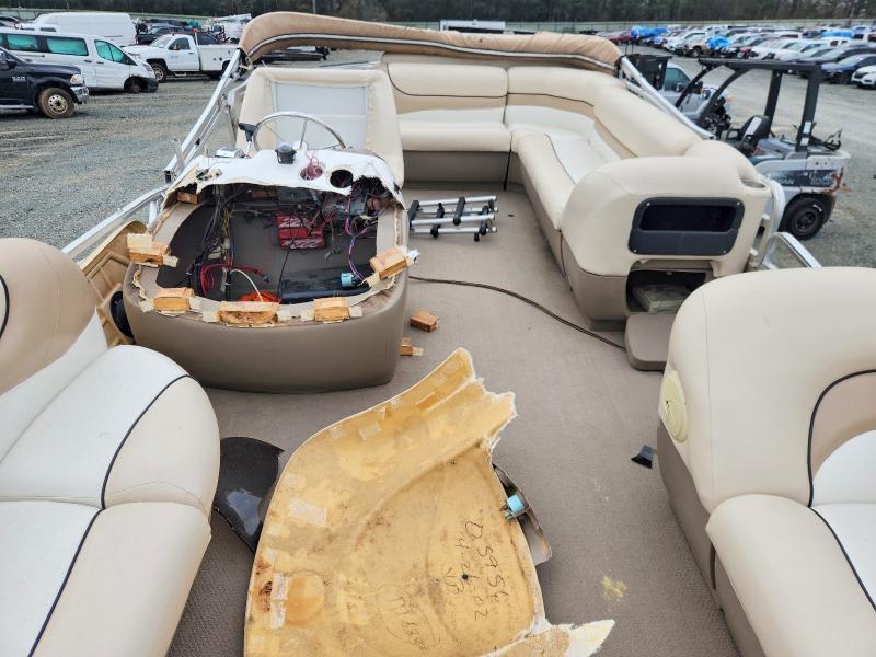 2002 Sun Tracker 22 Party Barge-Pontoon Boat