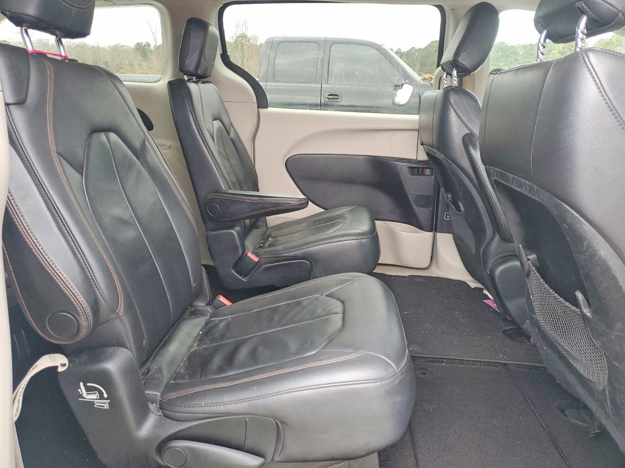 2017 Chrysler Pacifica Touring l