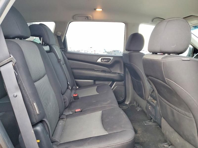 2018 Nissan Pathfinder s