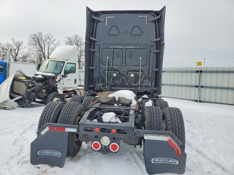 2020 Freightliner Cascadia 126 Semi Truck