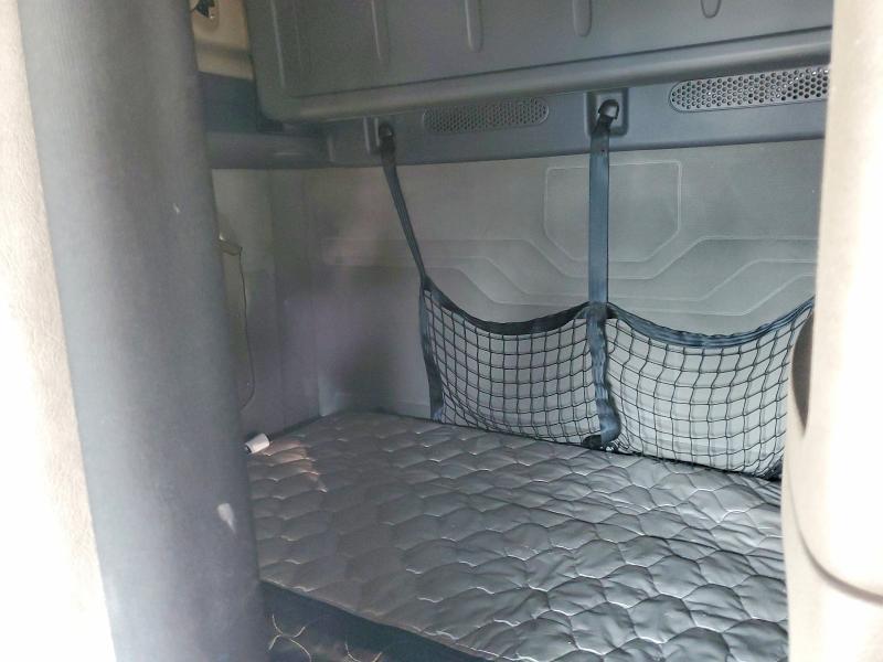 2018 Freightliner Cascadia 125 Semi Truck
