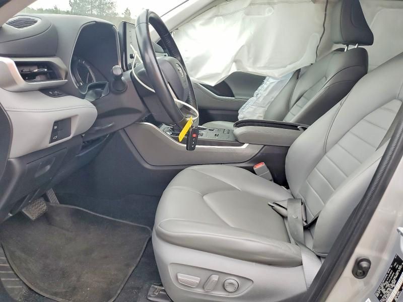 2022 Toyota Highlander xle