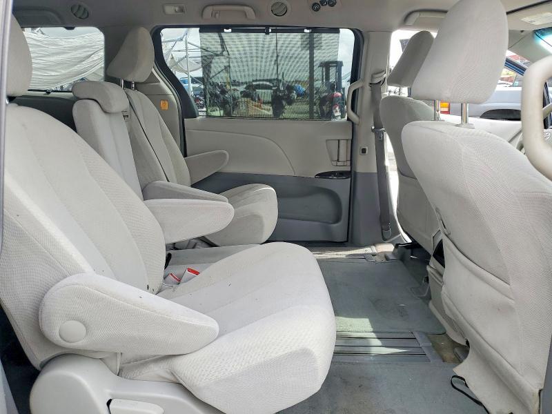 2012 Toyota Sienna le