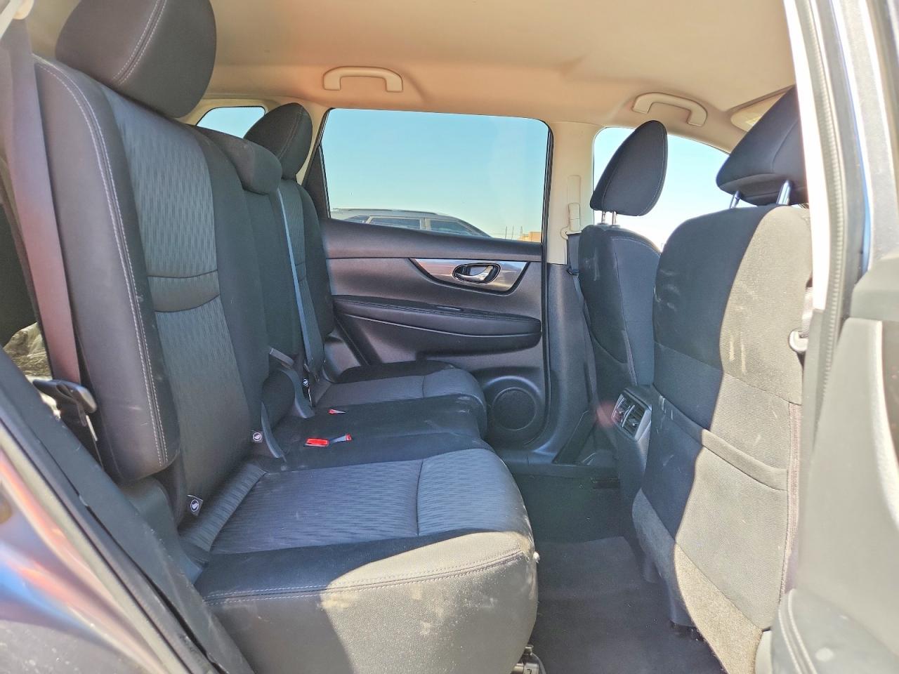 2017 Nissan Rogue sv