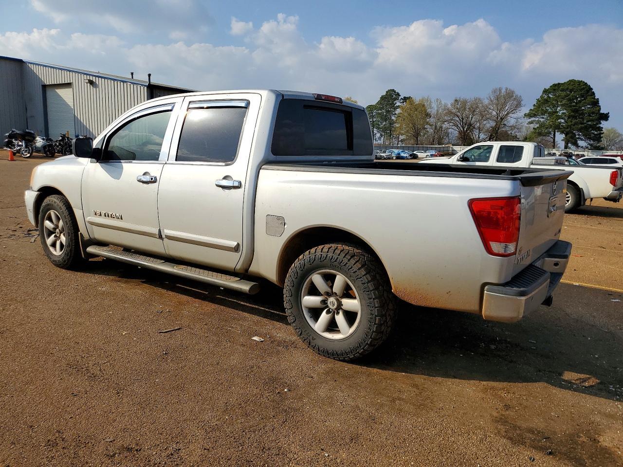 2013 Nissan Titan SV