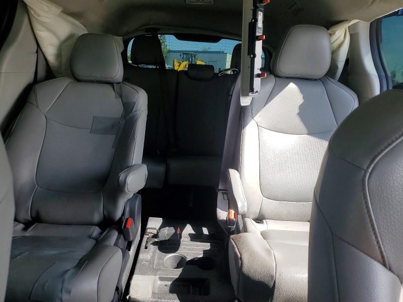 2022 Toyota Sienna xle 8-passenger