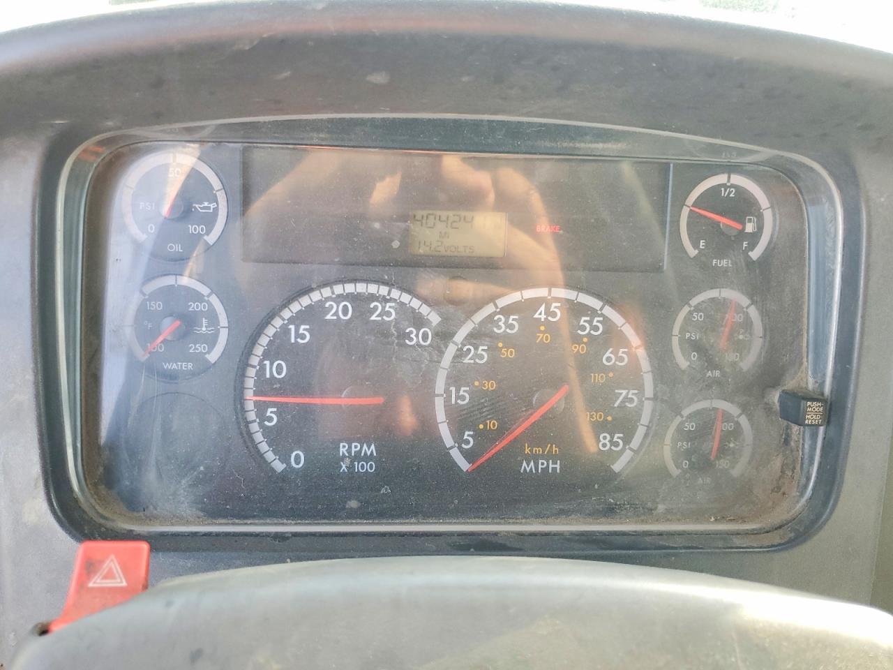 2003 Freigliner 2003 Freightliner Business Class M2 Truck Cab Andc