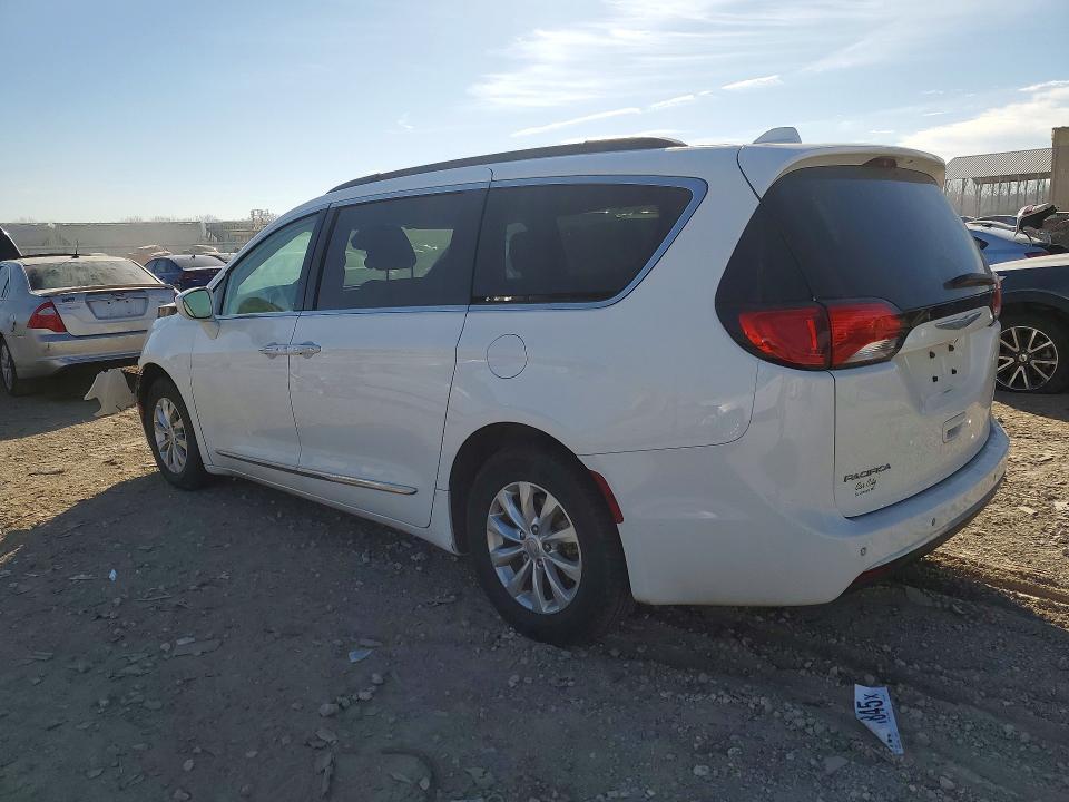 2017 Chrysler Pacifica Touring l
