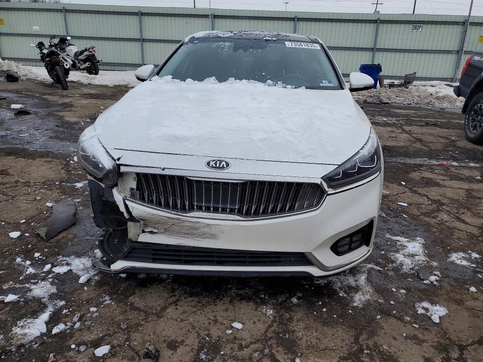 2017 KIA Cadenza