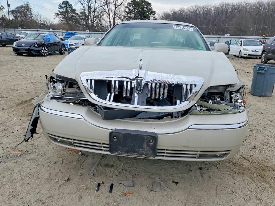 2007 Lincoln Town car Designer