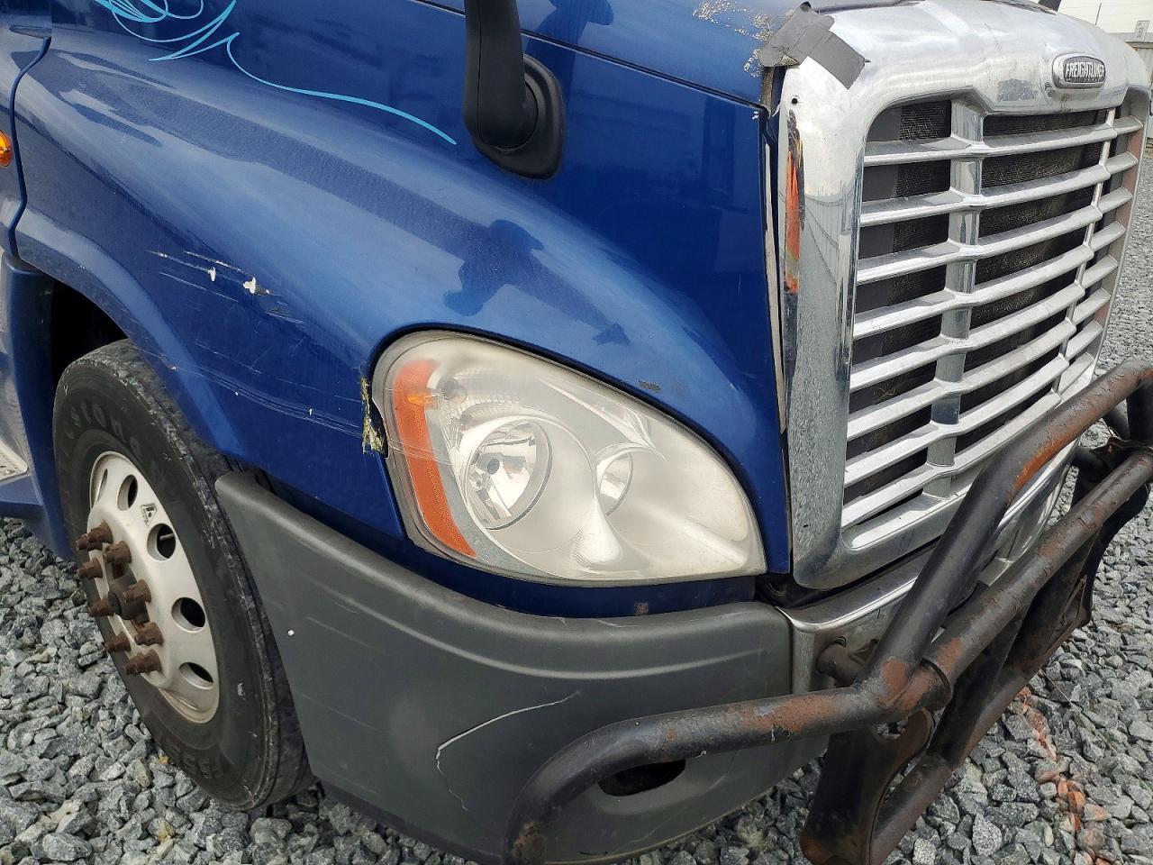 2018 Freightliner Cascadia 125 Semi Truck