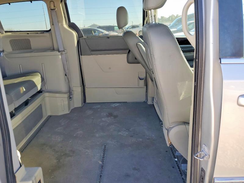 2010 Chrysler Town & Country Touring