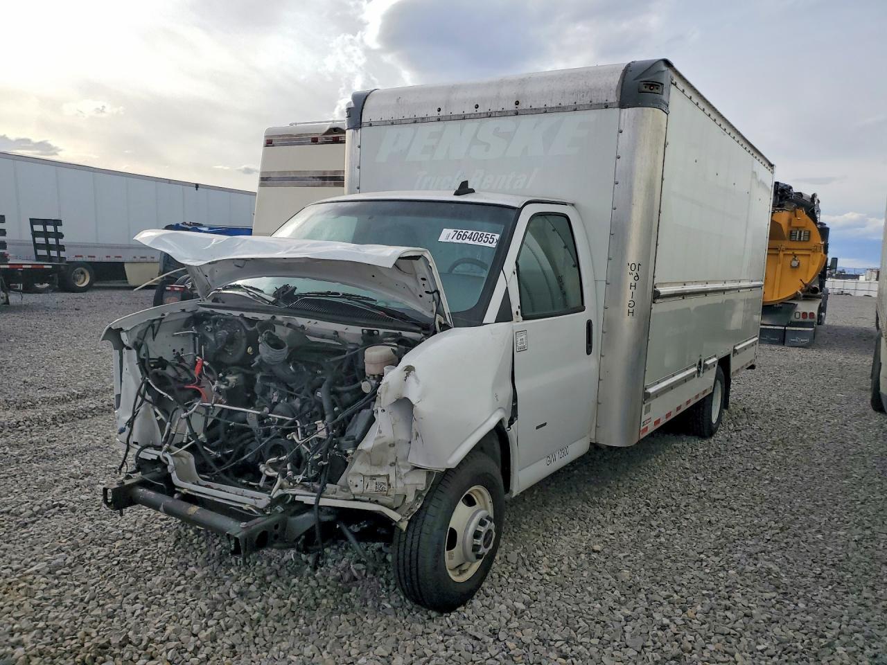 2023 GMC Savana CUT-BOX Truck