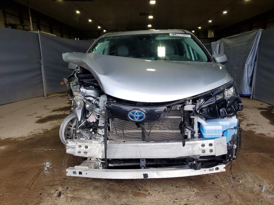2024 Toyota Sienna xle 8-passenger