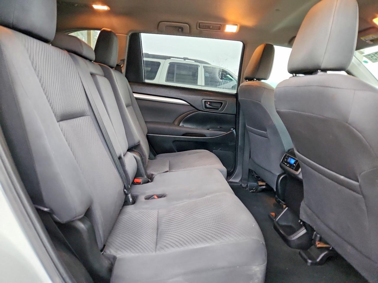 2019 Toyota Highlander le