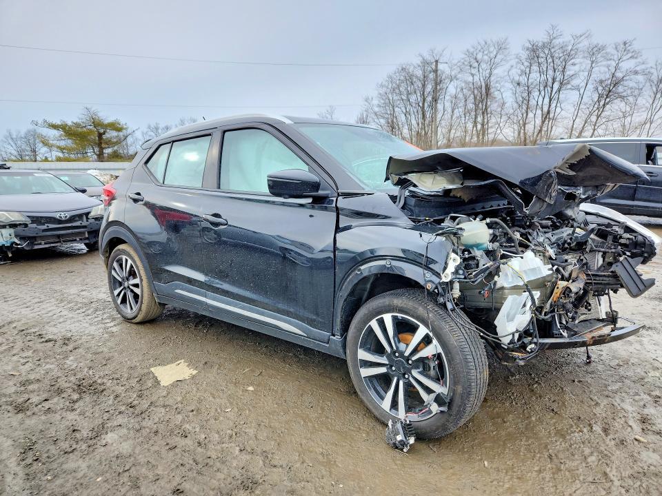 2020 Nissan Kicks sr