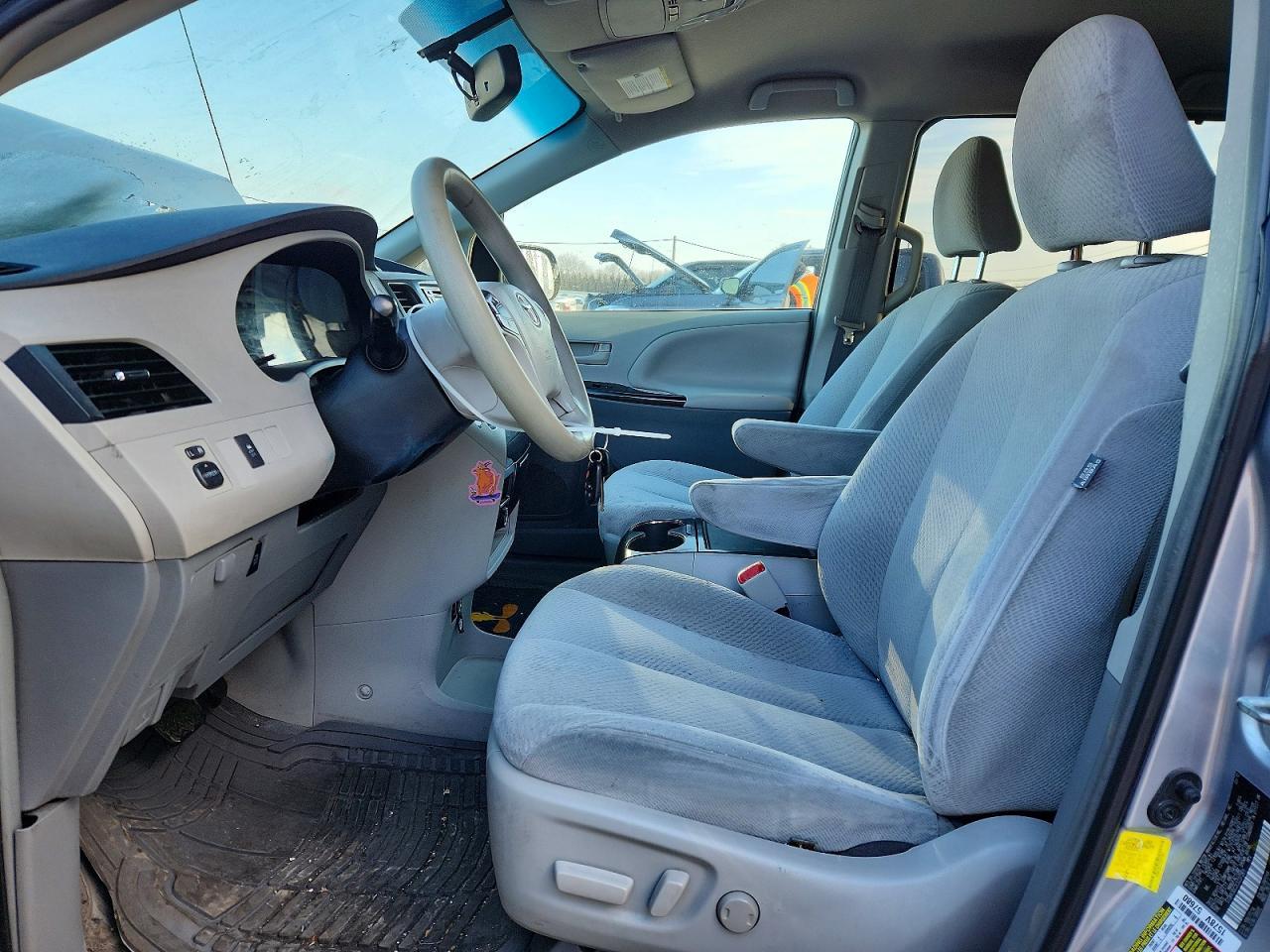 2012 Toyota Sienna le