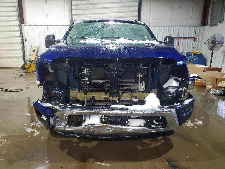 2021 Nissan Titan sv