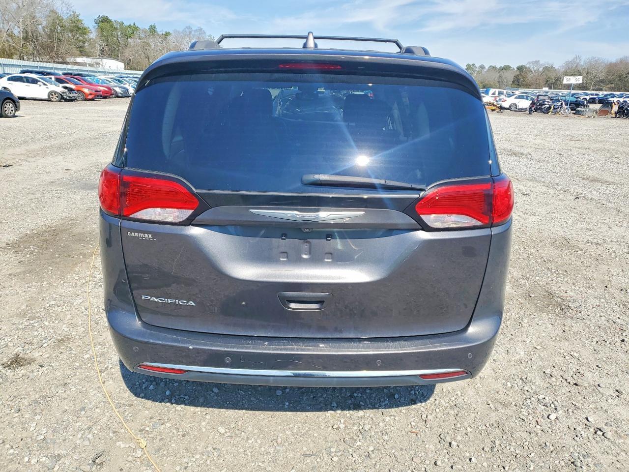 2017 Chrysler Pacifica Touring l