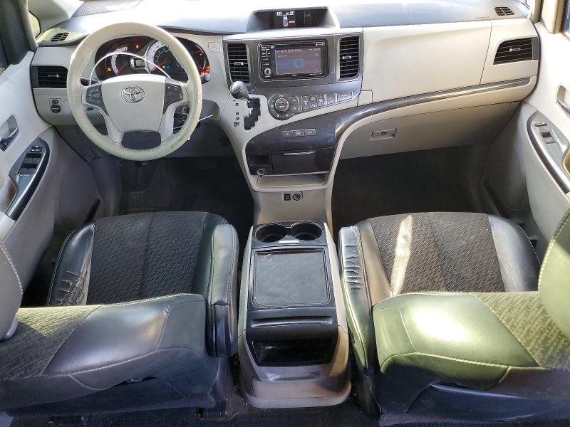 2013 Toyota Sienna se 8-passenger