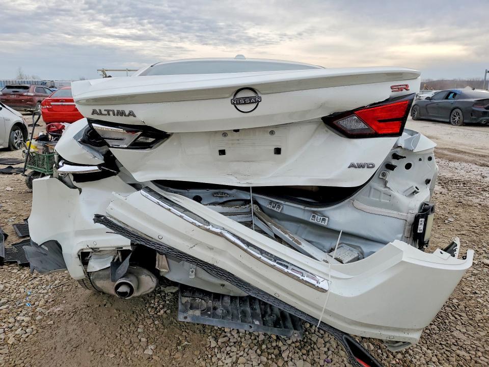 2023 Niss Altima sr