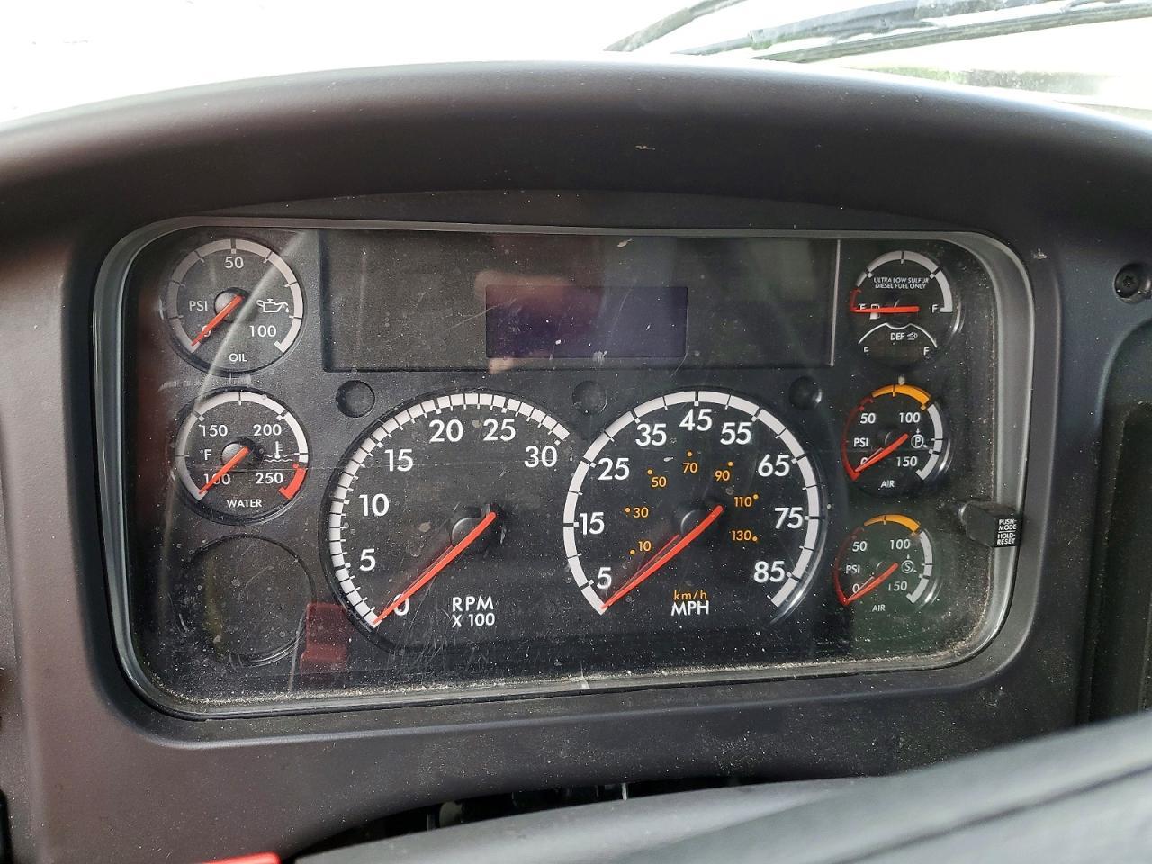2022 Freigliner 2022 Freightliner Business Class M2 Semi Truck