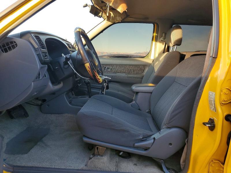 2000 Nissan Frontier xe
