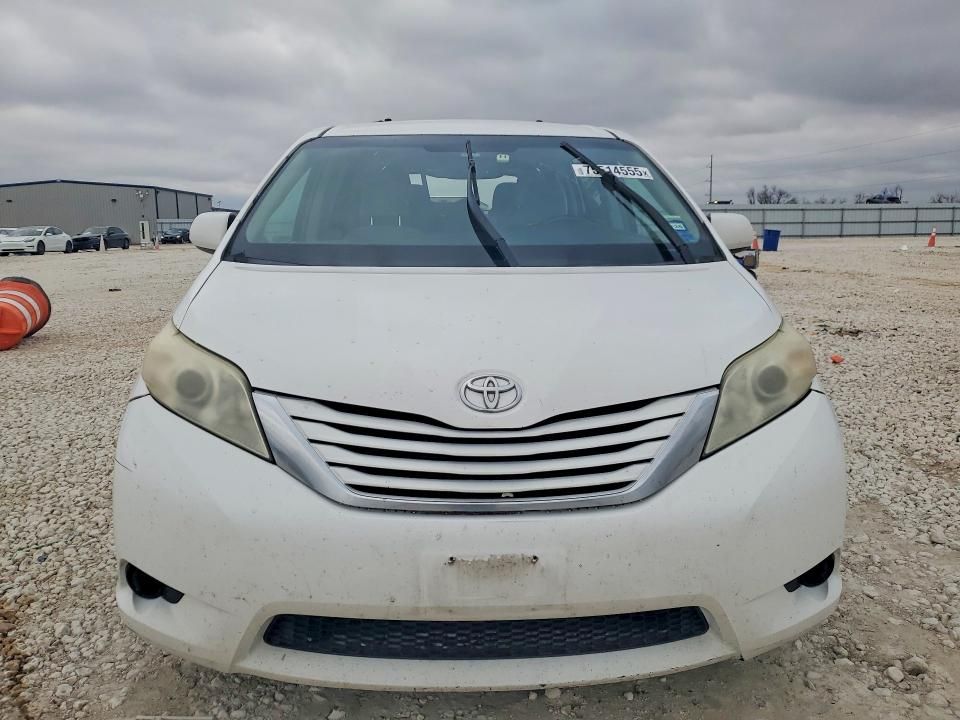 2016 Toyota Sienna le