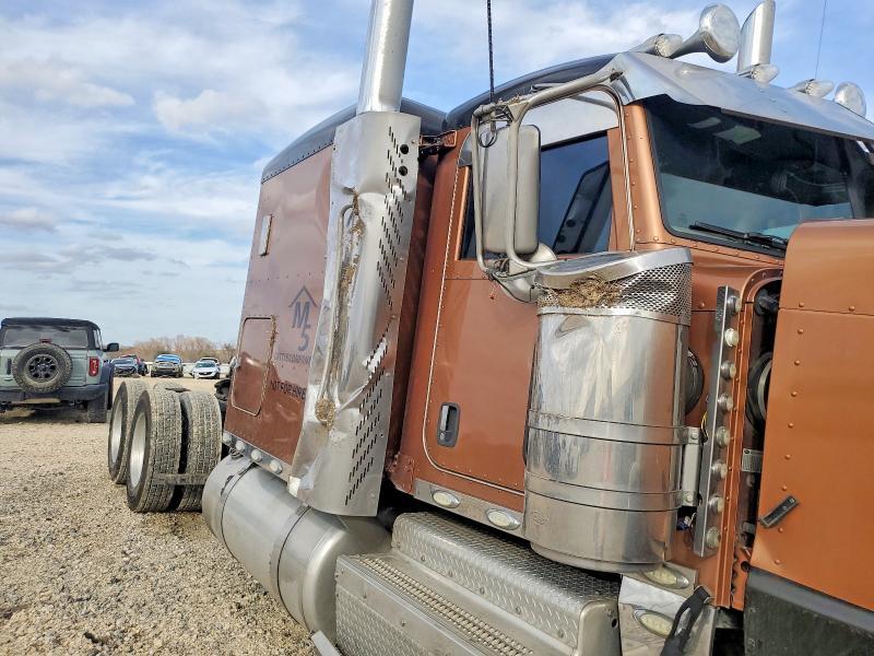 2015 Peterbilt 389 Semi Truck