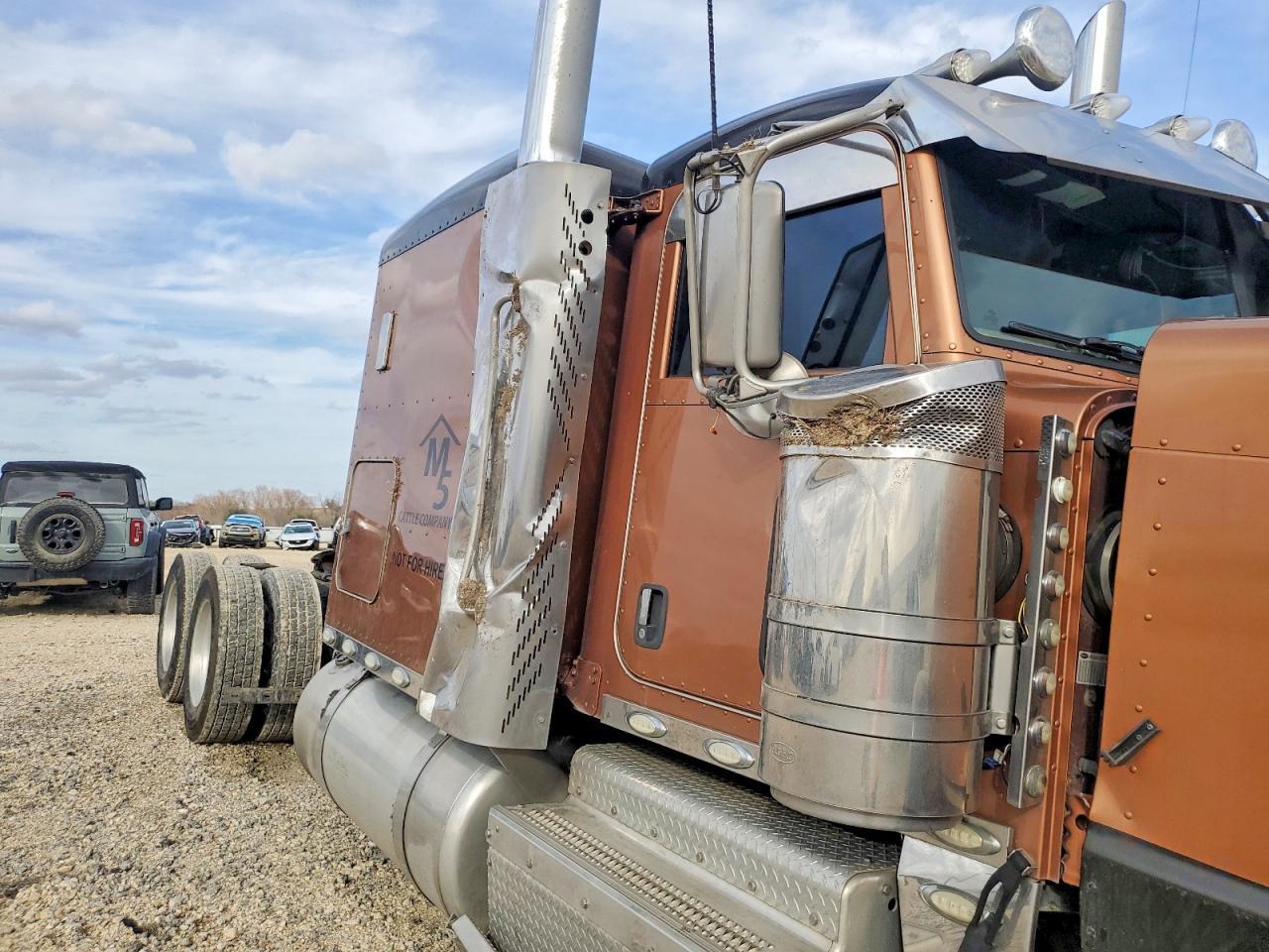 2015 Peterbilt 389 Semi Truck