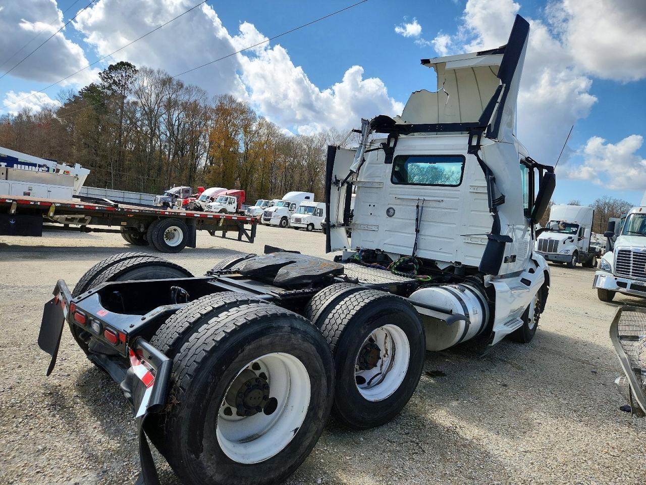 2025 Volvo VN VNL-Semi Truck