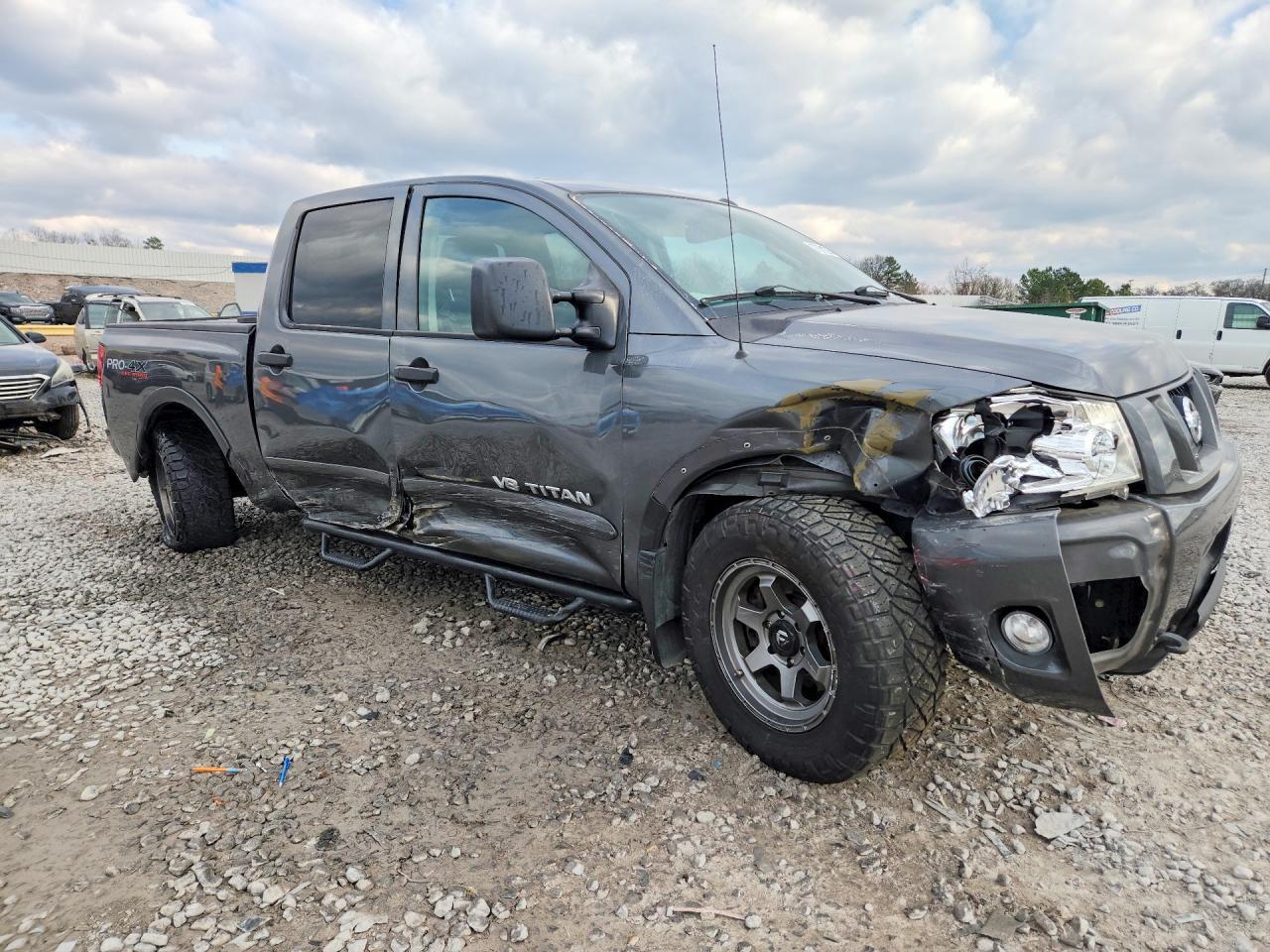 2011 Nissan Titan SV