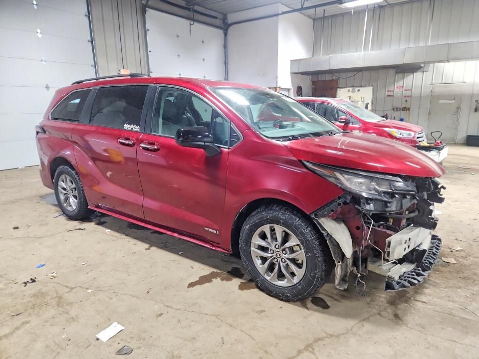 2021 Toyota Sienna xle