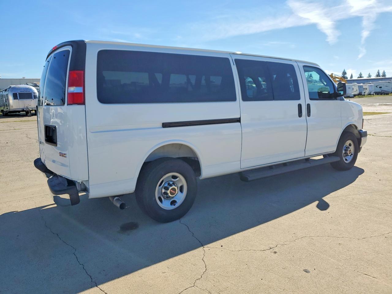 2025 GMC Savana G3500 LT